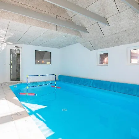 10 Person Holiday In Oksb L